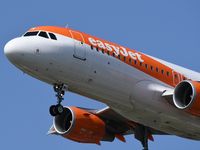 G-EZWH @ LFBD - U24131 from Barcelone landing runway 23 - by Jean Goubet-FRENCHSKY