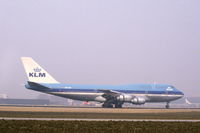 N4548M @ EHAM - KLM Boeing 747-306M landing at Schiphol airport, the Netherlands, 1986 - by Van Propeller