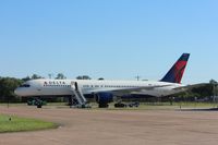 N664DN @ KHOU - Boeing 757-200