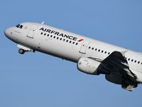 F-GTAO @ LFBD - AF6275 to Paris Orly ouest - by Jean Goubet-FRENCHSKY