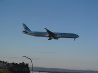 HL7782 @ NZAA - early morning arrival - by magnaman