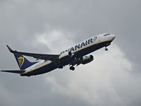 EI-DHH @ EBBR - RYANAIR taking of - by fink123