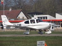 PH-FMM @ EHSE - cirrus departing runway 07 - by fink123