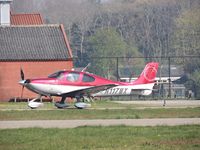 N117MX @ EHSE - cirrus taxing to the runway - by fink123