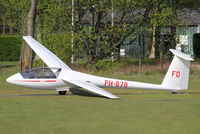PH-878 - At Axel. - by Raymond De Clercq