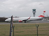 OE-LWG @ EBBR - AUSTRIAN AIRLINES slowing down runway 25L - by fink123