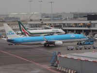 PH-BXS @ EHAM - klm pushback - by fink123