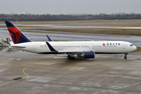 N1613B @ EDDL - at dus - by Volker Hilpert