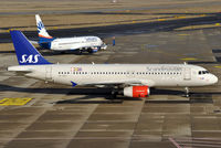 OY-KAT @ EDDL - at dus - by Volker Hilpert