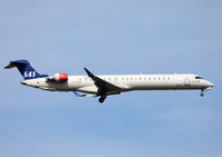 OY-KFB @ CPH - Copenhagen 4.5.2017 on final to R-04L - by leo larsen