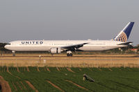 N66056 @ LIRF - arriving from EWR