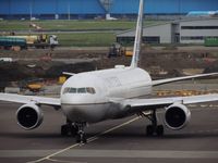 N651UA @ EHAM - UNITED READU TO TAXI - by fink123
