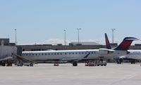 N915XJ @ KMKE - CL600-2D24
