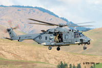 NZ3304 @ NZOM - 3Sdn, RNZAF
