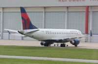 N869RW @ KIND - ERJ 170-100 SE