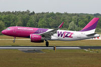 HA-LYF @ EHEH - crosswind landing - by Jeroen Stroes