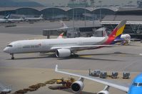 HL8078 @ VHHH - Asiana A359 arriving at its allocated gate in HKG - by FerryPNL