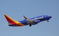 N7877H @ KLAS - Boeing 737-700