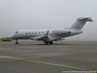 G-LEAZ @ EDDK - Bombardier BD-100-1A10 Challenger 300 - LNX LEA London Executive Aviation - 20015 - G-LEAZ - 25.10.2016 - CGN - by Ralf Winter