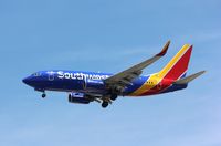 N220WN @ KLAS - Boeing 737-700 - by Mark Pasqualino