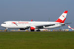 OE-LAZ @ VIE - Austrian Airlines - by Chris Jilli