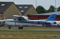 PH-VES @ EHSE - CESSNA172 - by fink123
