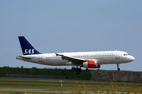 OY-KAW @ EKCH - OY-KAW landing rw 22R - by Erik Oxtorp