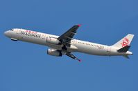 B-HTE @ VHHH - Dragonair A321 - by FerryPNL