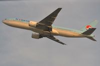 HL7764 @ VHHH - Korean B772 departing - by FerryPNL