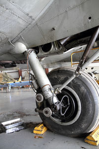 N3703G @ D52 - main landing gear - by olivier Cortot