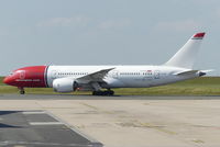 LN-LNC @ LFPG - Norwegian