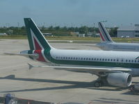 EI-EIB @ LFPG - Alitalia A320-216 - by Christian Maurer