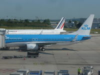 PH-BXD @ LFPG - KLM 737-8K2 - by Christian Maurer