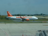 G-EZWM @ LFPG - EasyJet A320-214 - by Christian Maurer