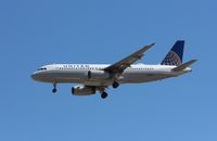 N424UA @ KLAS - Airbus A320