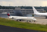 N910DE @ KATL - Atlanta - by Ronald Barker