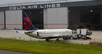 N37700 @ KATL - Atlanta - by Ronald Barker