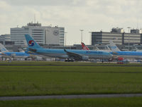 HL8211 @ EHAM - KOREAN AIRLINES A330 - by fink123