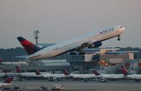 N129DL @ ATL - Delta 767-300