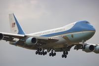 82-8000 @ LFPO - Landing - by Romain Roux