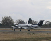 N350WD @ KHWD - 1999 Beech Super King Air 350 taxiing @ Hayward Executive Airport, CA (to LN-AWD with Airwing A/S, Norway) - by Steve Nation