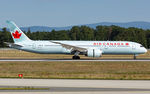 C-FNOI @ EDDF - decelerting after touchdown on RW07L - by Friedrich Becker