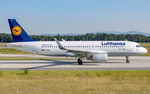 D-AIZW @ EDDF - taxying to the gate - by Friedrich Becker