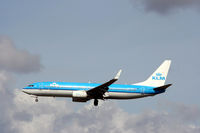PH-BXB @ EKCH - PH-BXB landing rw 22R - by Erik Oxtorp