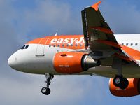 G-EZFA @ LFBD - U26121 from Bristol landing runway 29 - by JC Ravon - FRENCHSKY