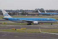 PH-AKB @ EHAM - Schiphol - by Roberto Cassar