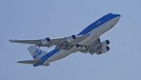 PH-BFH @ KSFO - Departing runway 28L SFO 2107. - by Clayton Eddy