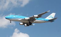 PH-BFV @ KORD - Boeing 747-400 - by Mark Pasqualino