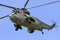 ZE422 @ LFRJ - Westland Sea King ASaC.7, Landing, Landivisiau Naval Air Base (LFRJ) Tiger Meet 2017 - by Yves-Q