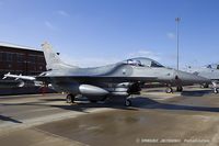 91-0372 @ KOSH - F-16CM Fighting Falcon 91-0372 SW from 79th FS Tigers 20th FW Shaw AFB, SC